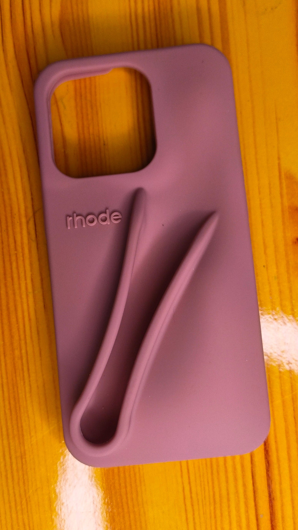 Coque de téléphone tendance en silicone gris avec support rouge à lèvres et ruban pour iPhone 14 Pro Max – Étui pratique et élégant